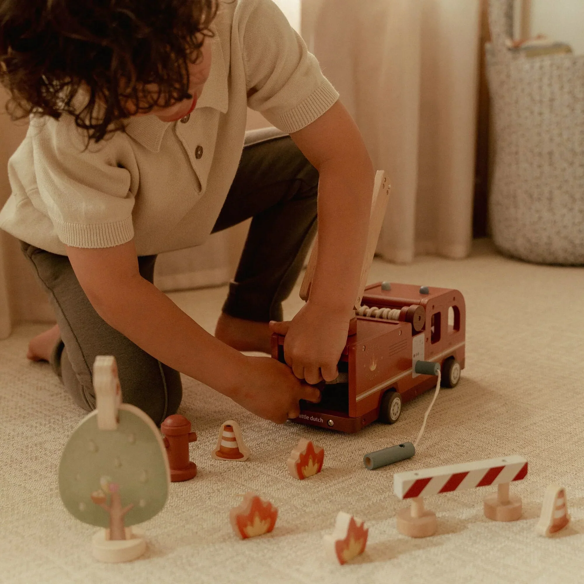 Camion dei pompieri grande con personaggio - immagine 3