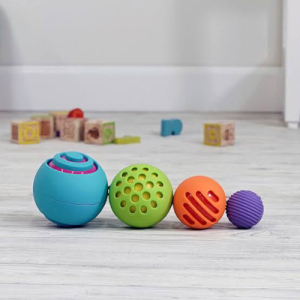 Matriosca con palline sensoriali Fat Brain Toys
