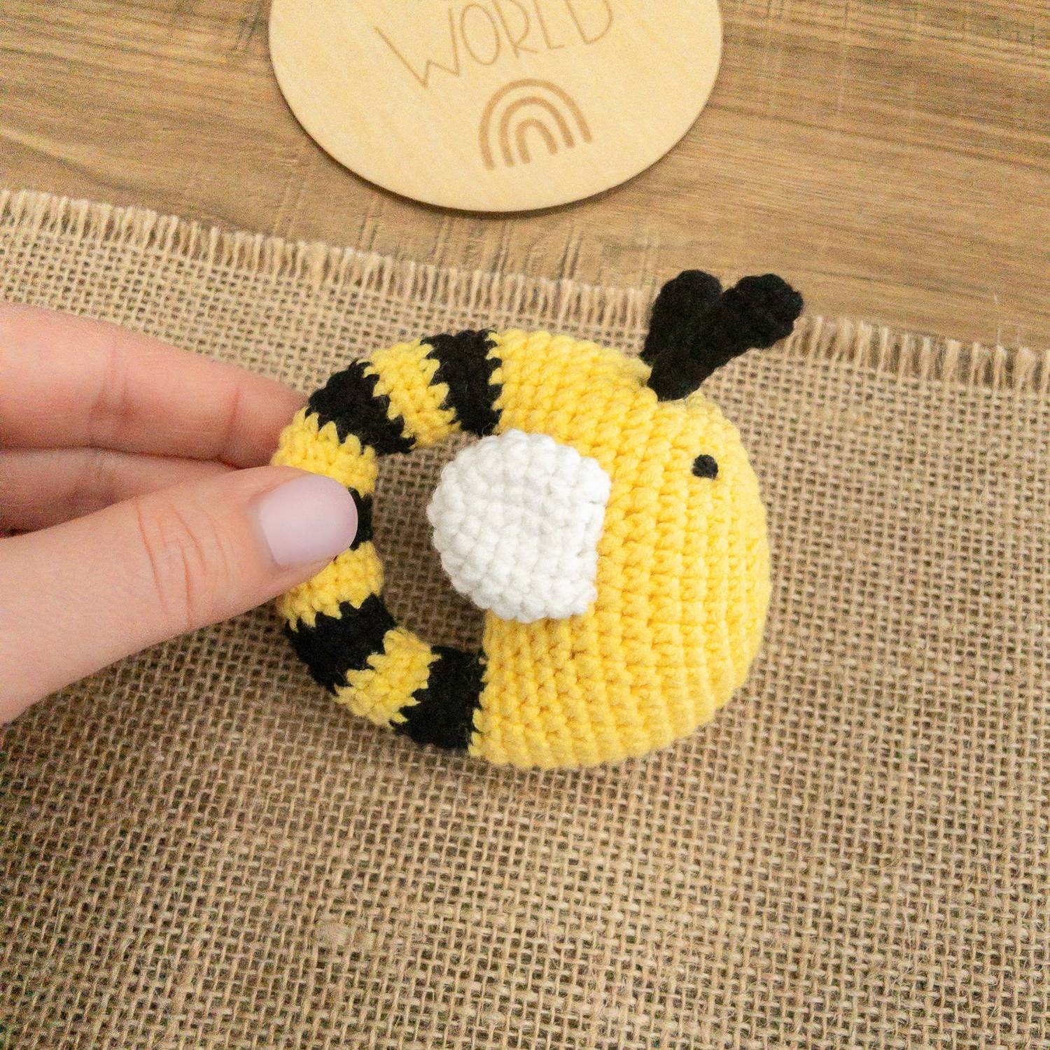 Sonaglio neonato uncinetto Baby Bee - immagine 5